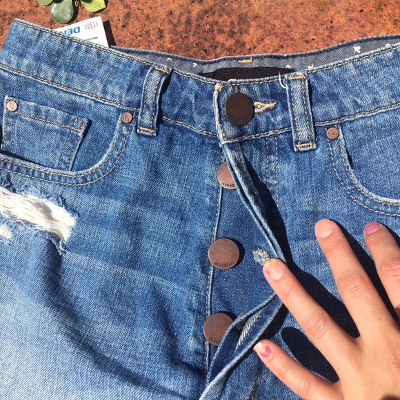 Exclusive O’NEILL Highwaisted Denim Shorts - Picture 9 of 11